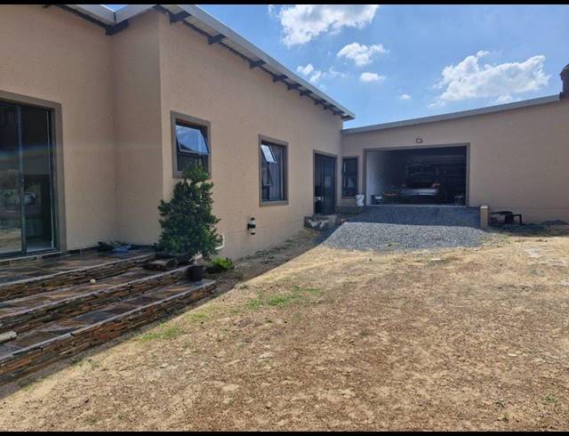 4 BEDROOM DETACHED FOR SALE IN LIEFDE EN VREDE